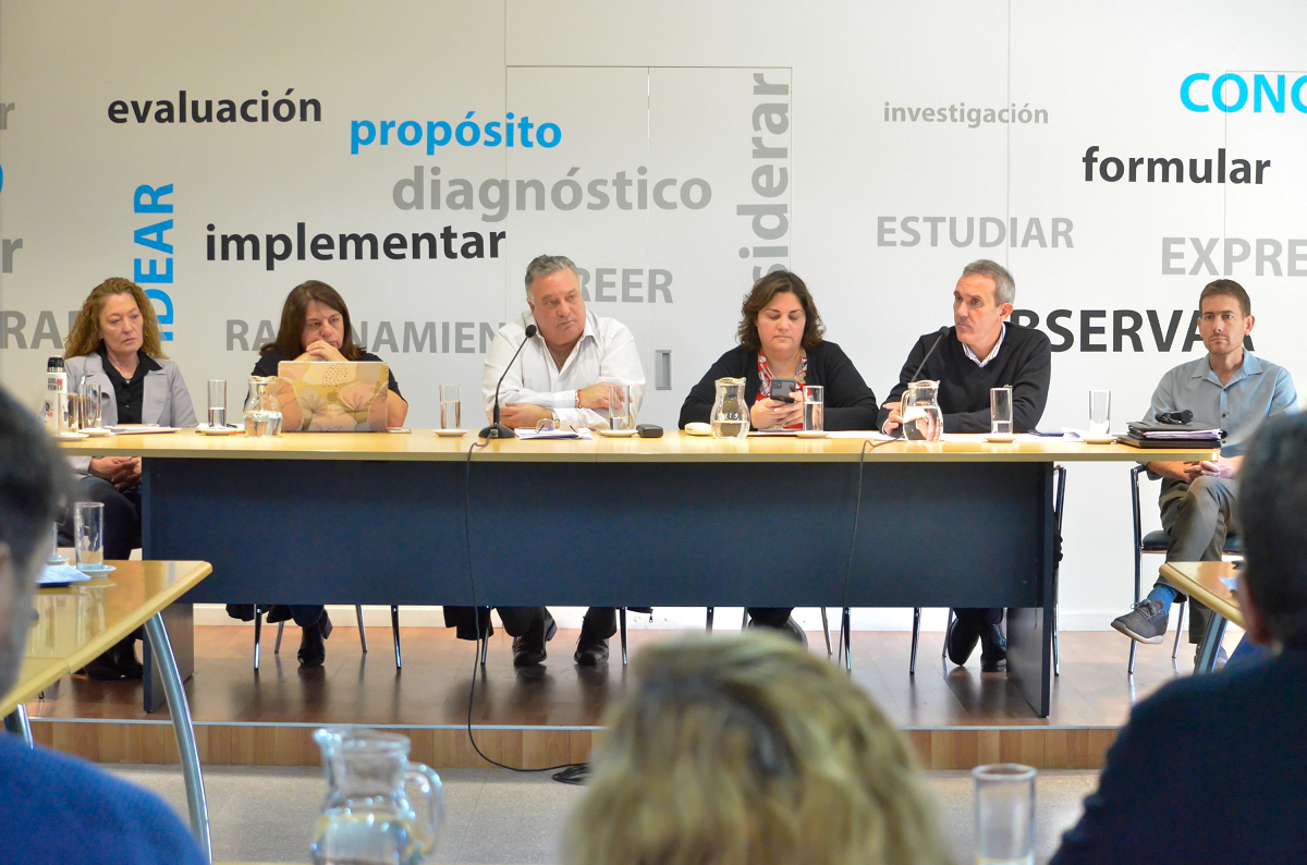 Proyecto de Aporte Solidario | Se conformaron 2 dictámenes: el de la UCR que busca eximir a las entidades financieras, y el del Fre.Ju.Pa. que no acepta esa variante