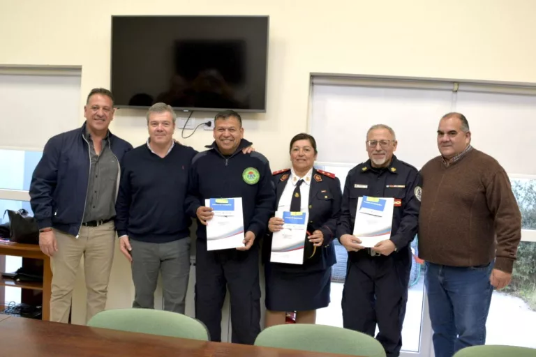 Gobierno entregó pensiones graciables para bomberos voluntarios