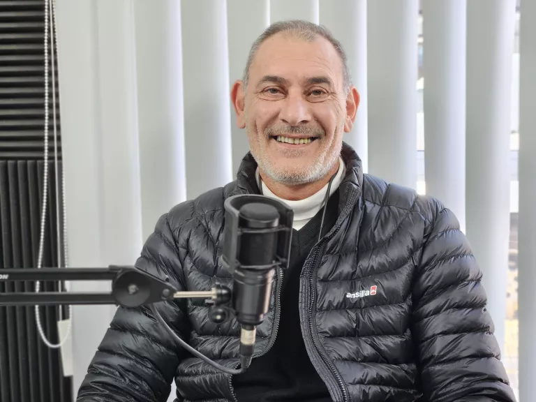 Escuchá el interesante podcast sobre salud mental con el psicólogo Néstor Benítez, que asegura que “el punto no es ser feliz, sino tener la capacidad para poder serlo”