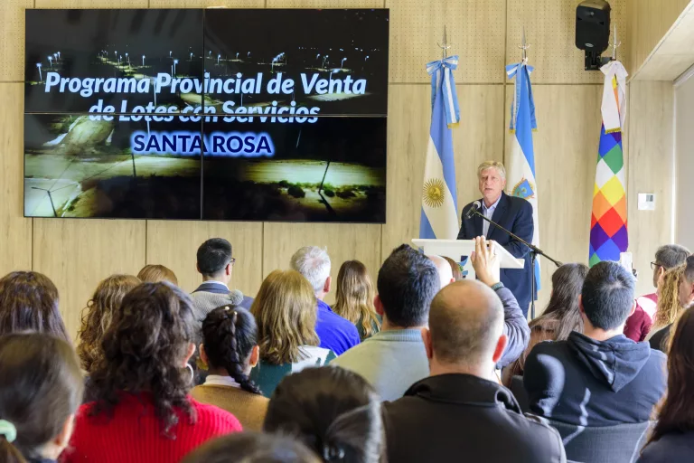 Ziliotto encabezó acto de entrega de 45 lotes con servicios en Santa Rosa