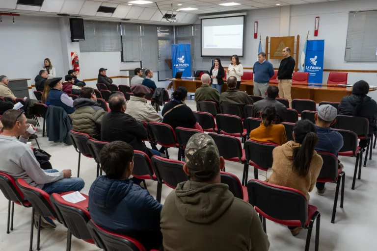 Continúa el apoyo a productores pampeanos: más de 30 beneficiados con créditos a baja tasa para mejoras rurales