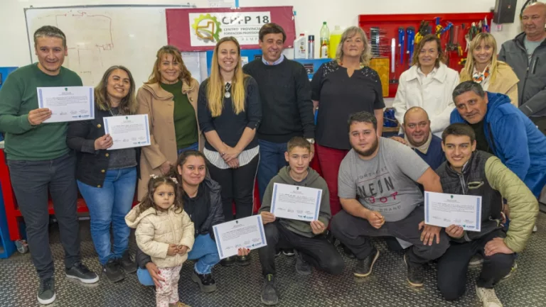 Entregaron certificados de capacitaciones laborales en Winifreda