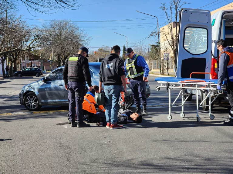 Colisión en calle 5 y 114: Un giro desafortunado termina en accidente