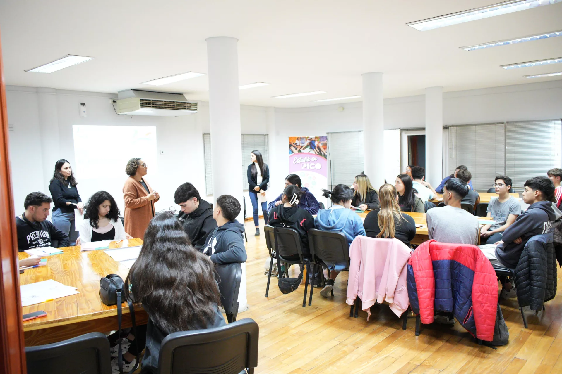 Medio centenar de estudiantes piquenses ya participaron de los talleres de orientación vocacional