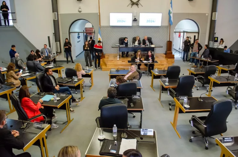 Tensión y sin acuerdo en la legislatura pampeana: la oposición bloquea proyecto de “Aporte Solidario” de Ziliotto