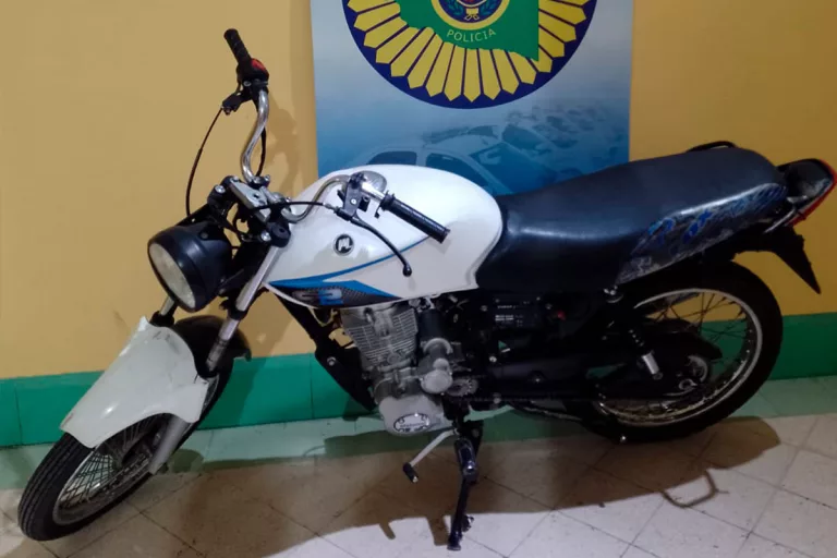 La policía recuperó una motocicleta robada en Pico: un joven asegura que la compro de buena fe