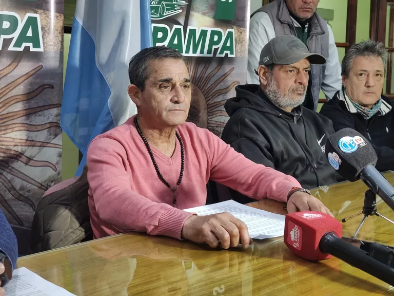 El municipio de Santa Rosa denuncia que dirigente de camioneros amenazó a Besga: “te prendo fuego”