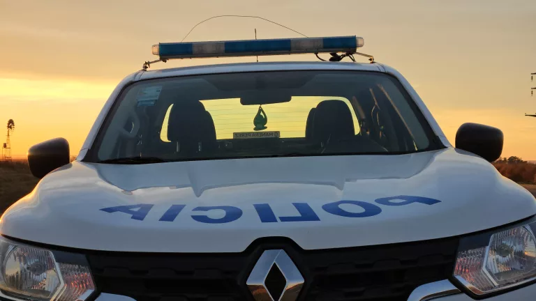 Cuento del tío en General Pico: hicieron salir a la ruta a una mujer de 72 años simulando el secuestro de su hija y le robaron más de 5 mil dólares