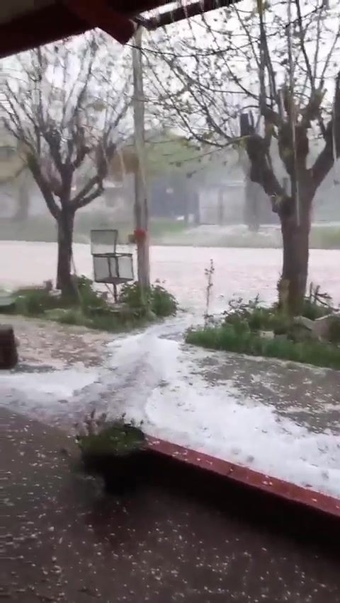 VIDEOS: Importante caída de granizo en Intendente Alvear