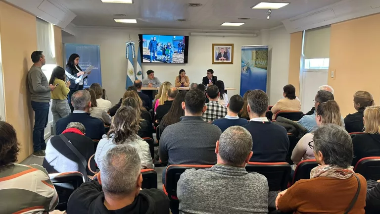 Entregan escrituras a familias adjudicatarias del IPAV y lanzaron un sistema digital para modernizar gestión notarial en La Pampa