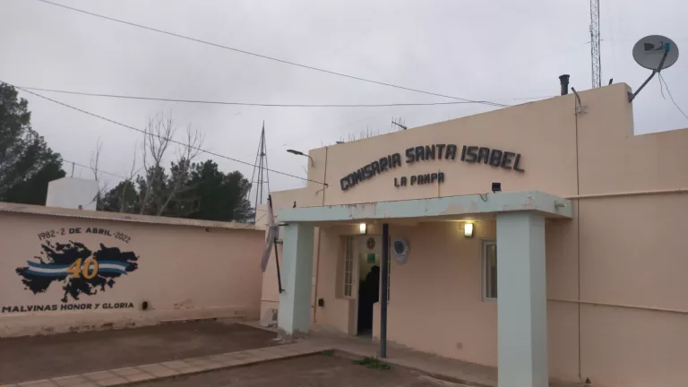 Ataque en la madrugada: un joven fue herido de arma blanca cuando una pareja intentaba ingresar a su vivienda
