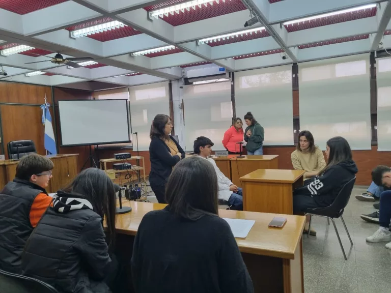 Simulacro de Cámara Gesell: estudiantes de General Pico experimentan la justicia en acción