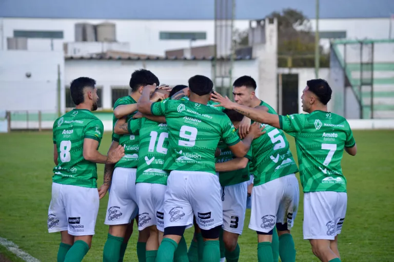 Ferro golea y recupera la confianza en el Federal A