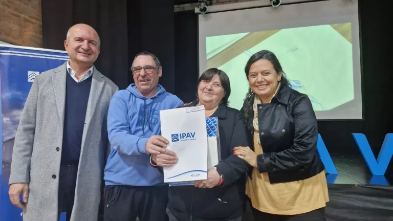 Nuevas familias cancelaron la deuda con el IPAV y recibieron las escrituras