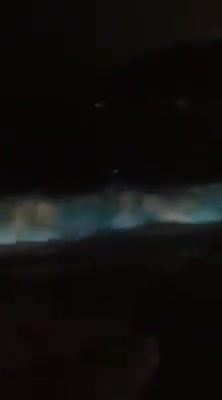 En una playa de Acapulco, el mar se iluminó con luz de neón natural ¿efecto cuarentena?