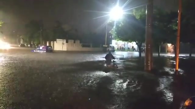 El video y las fotos que muestran la fuerza de la lluvia que cayó en General Pico