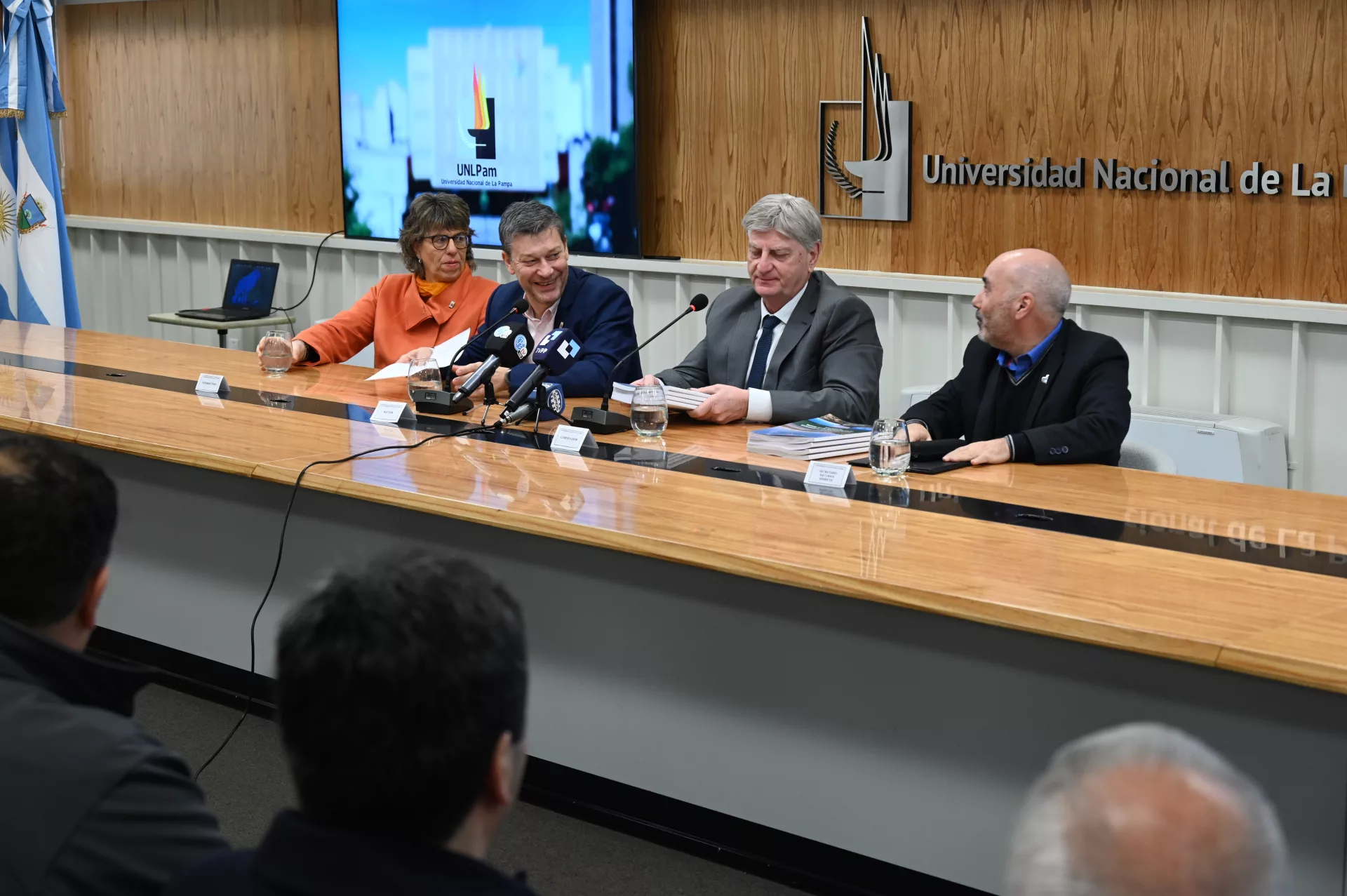 La UNLPam entregó el informe final sobre recursos hídricos y humedales de La Pampa
