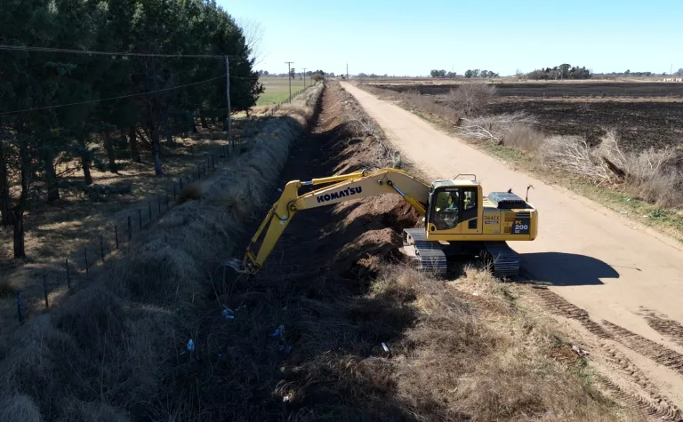 General Pico: la Municipalidad realiza limpieza de más de 25 kilómetros de canales