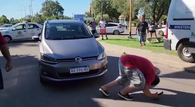 Una mujer fue atropellada por un auto en la esquina de la Avenida San Martín y calle 21
