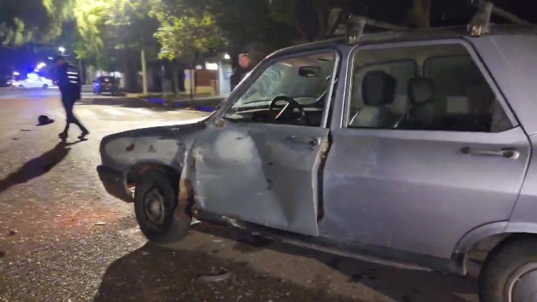 Una joven sufrió una fractura en una de sus piernas en un accidente vial en el barrio Rucci