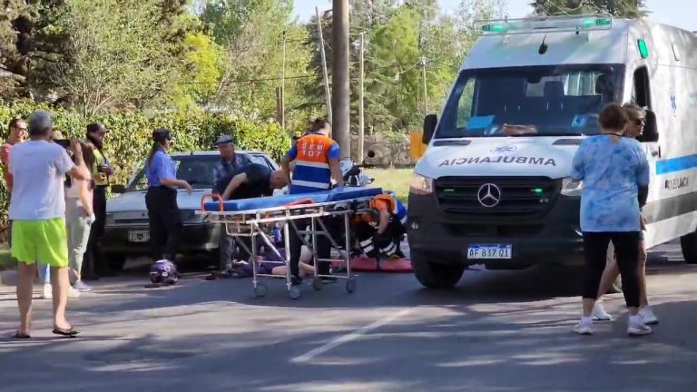 Motociclista accidentada en el cruce de la Ruta 1 y calle 10