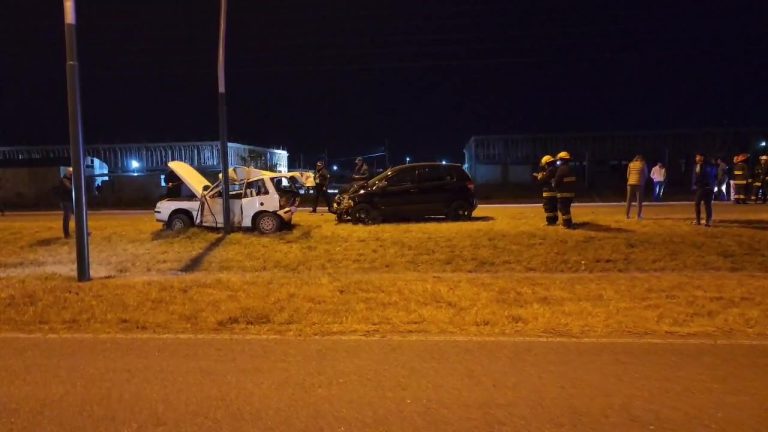 Grave triple choque en Avenida Isidoro Brunengo: 2 hospitalizados