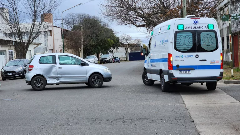 Dos autos chocaron en calle 23 y 26: no hubo personas lesionadas