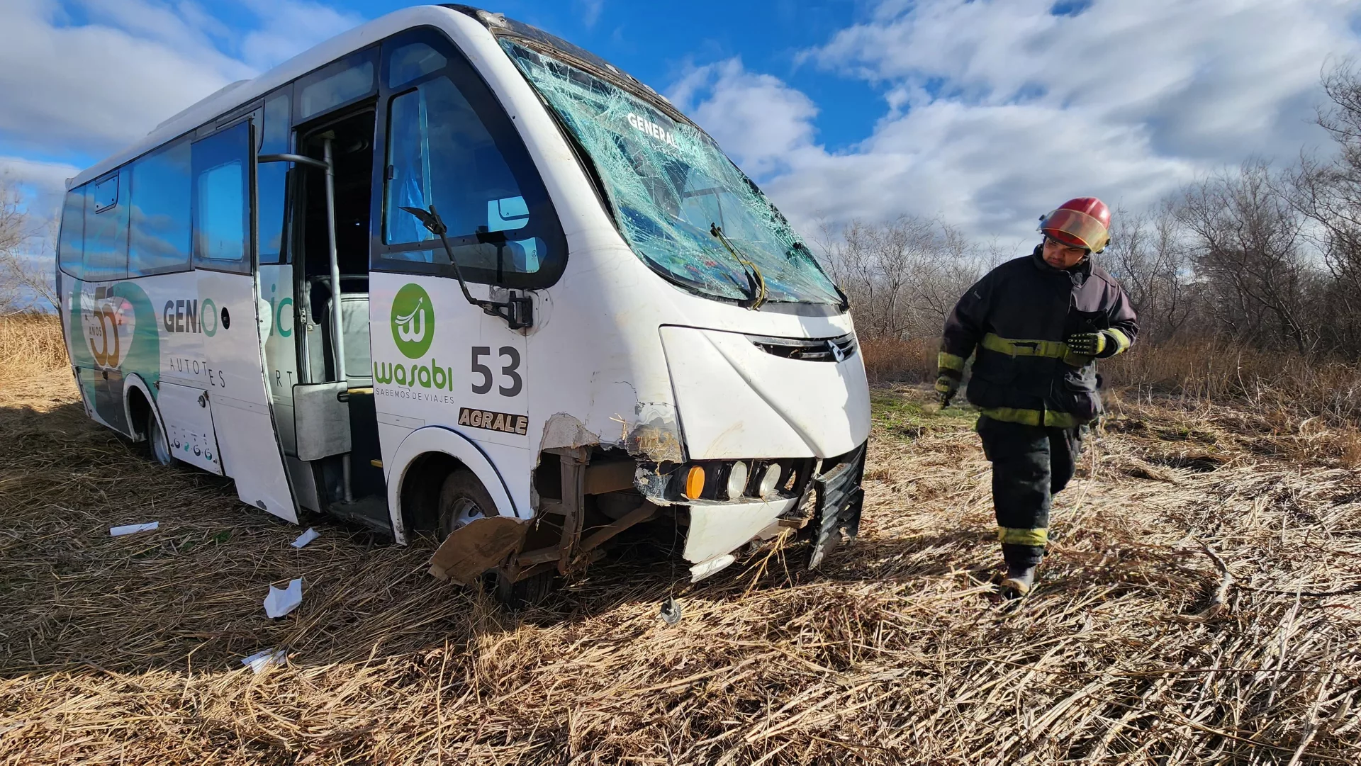 Un colectivero se descompensó y el colectivo se despistó a unos kilómetros de General Pico