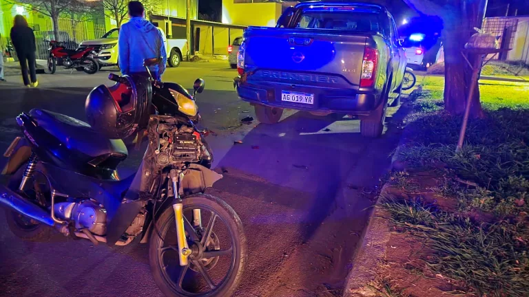 Siniestro vial en calle 101: un joven y un menor hospitalizados