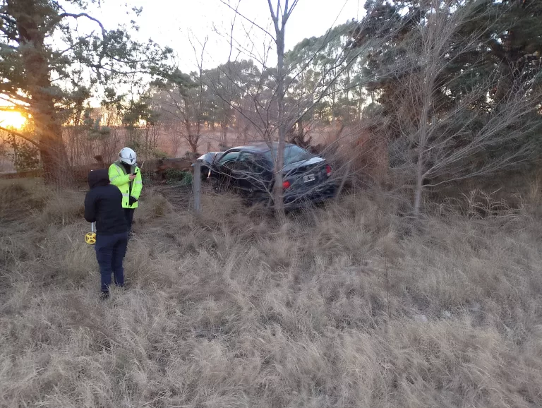 Accidente de tránsito en Ruta Nacional 35: vehículo impacta contra un árbol