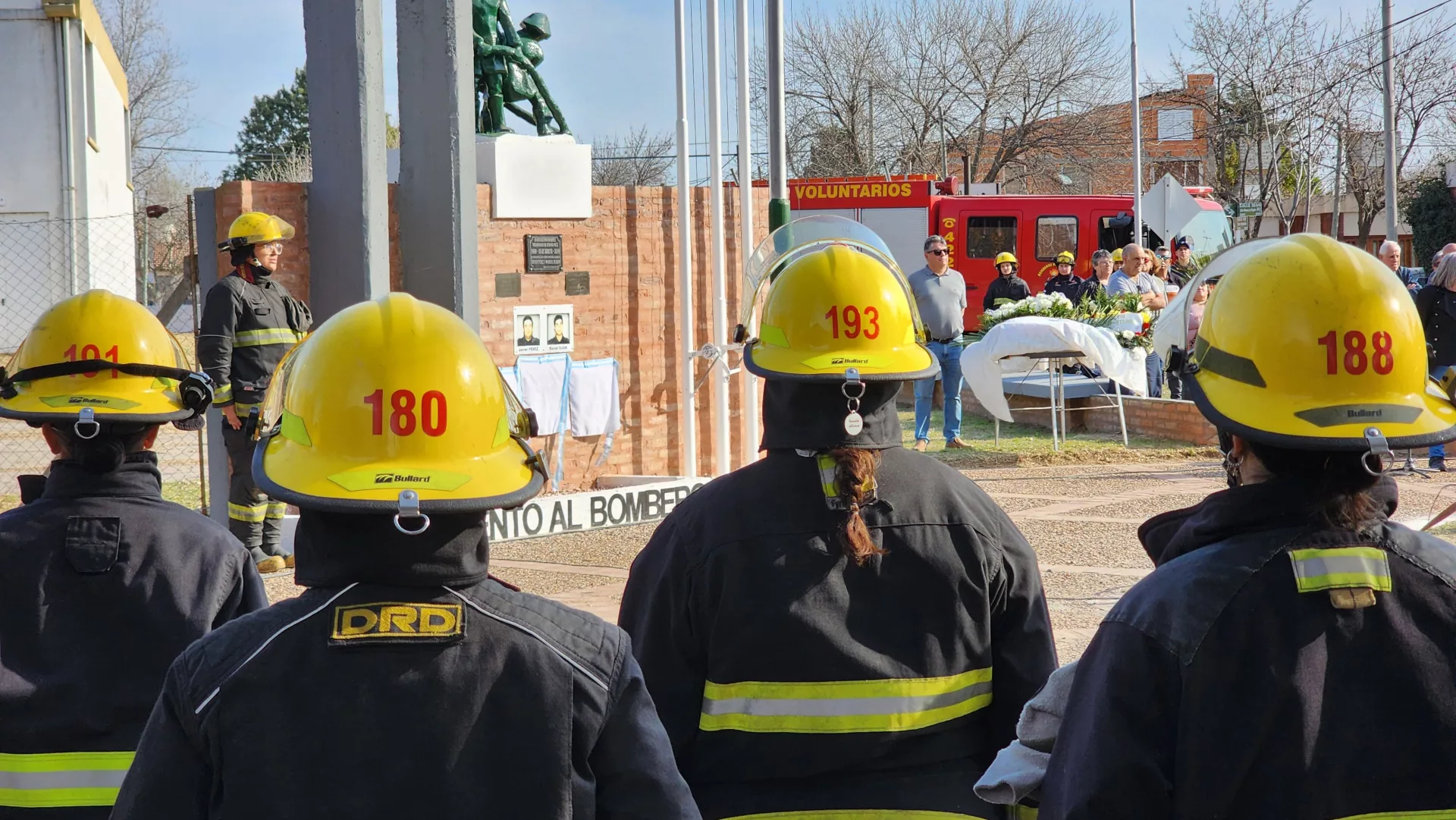 Conmemoración a 25 años de la tragedia de Prodinco: un recuerdo que vive en el renovado monumento a los bomberos caídos