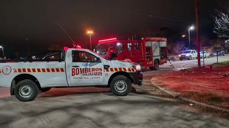 Madrugada de incendios: “es destacable la capacidad de nuestro cuerpo activo para manejar dos situaciones tan complejas al mismo tiempo”, remarcó Ariel Farias