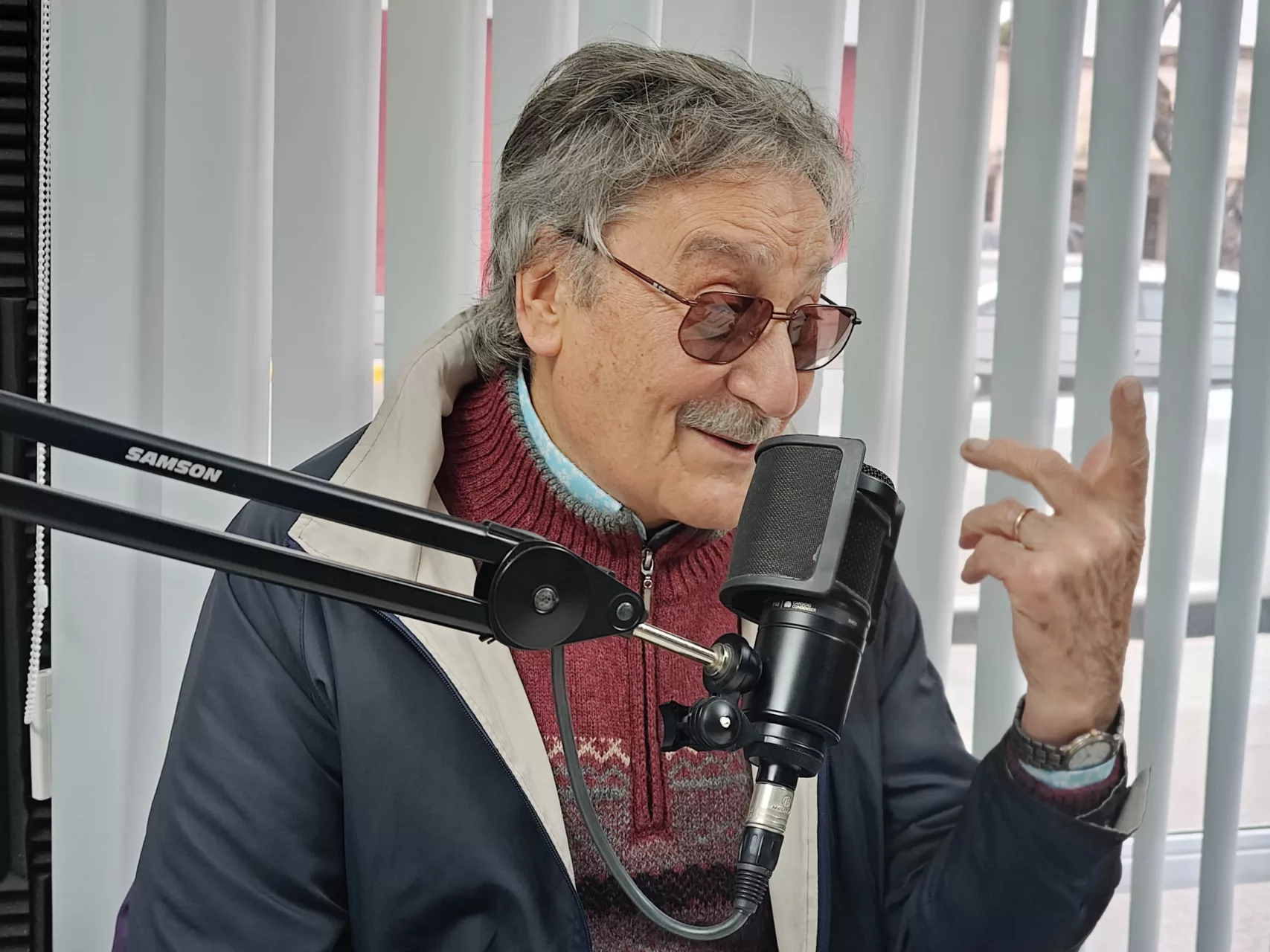 Una vida en el aire: los 48 Años del programa “Aquí Música” de Néstor Tobarías