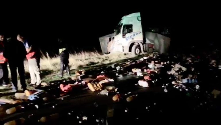 Volcó un camión a pocos kilómetros de General Pico