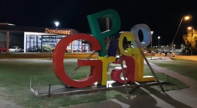 El municipio instaló un nuevo y colorido cartel en uno de los ingresos a General Pico