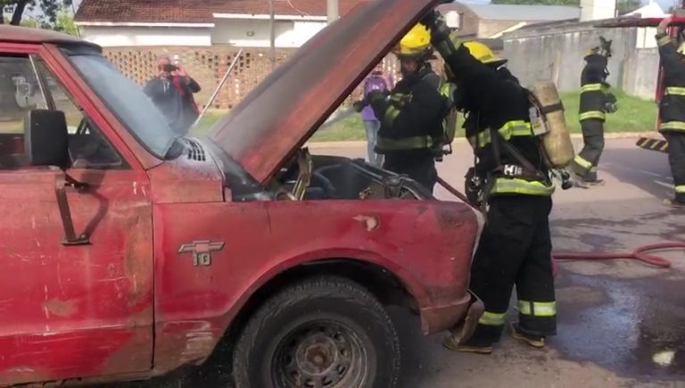 Una camioneta sufrió un principio de incendio