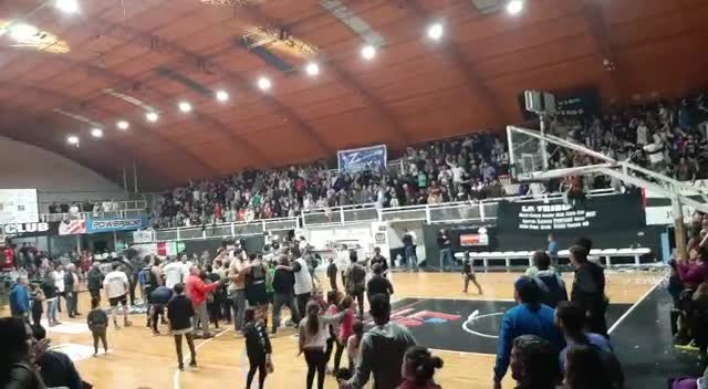 Liga Federal de Básquet:  Victoria de Pico y explosión “albinegra” en el Parque “Angel Larrea”