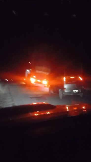 VIDEO: el momento exacto en el que volcó camión batea cargado con papas en Ruta 188 cerca de Larroudé