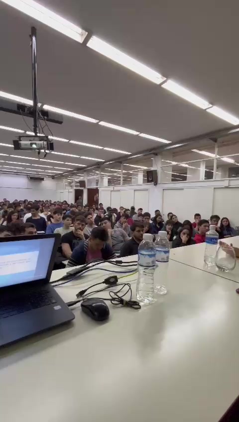 Masiva participación de alumnos y docentes en la charla del creador de contenidos educativos, Damián Pedraza