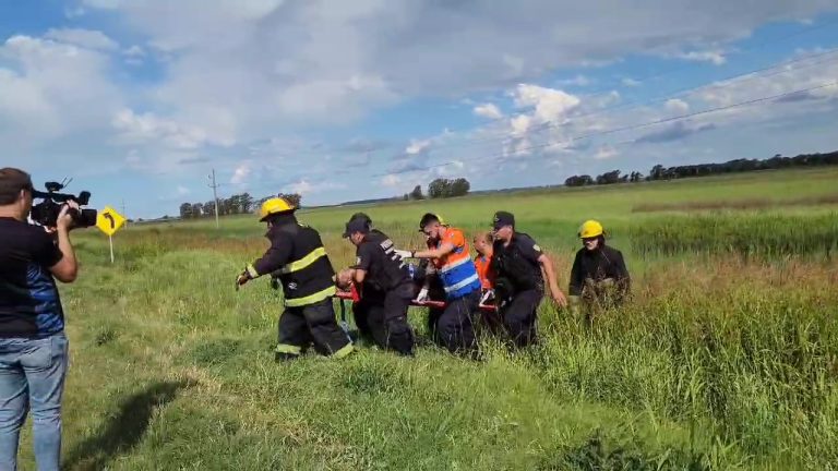 Tres adultos y una menor lesionados en un vuelco a 7 km de General Pico