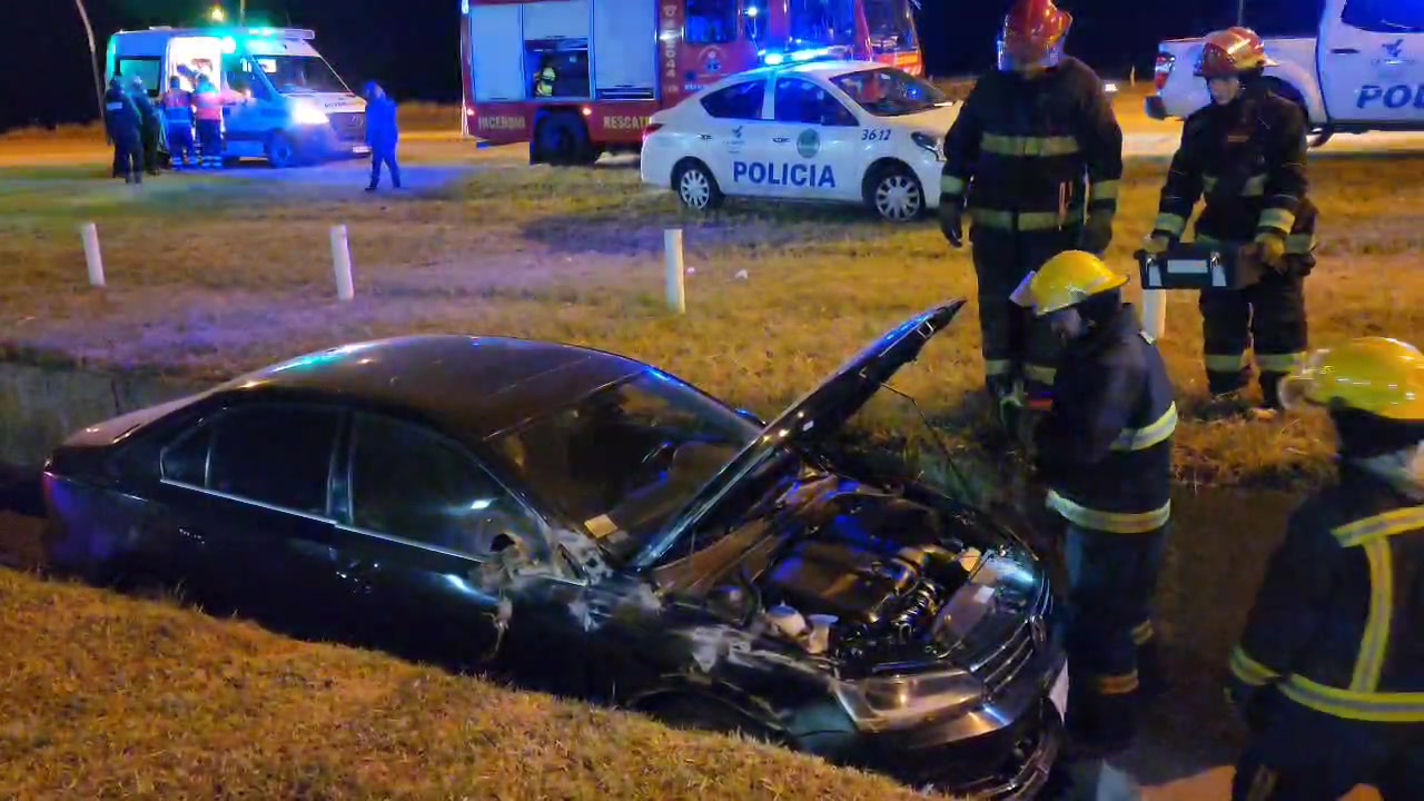 Un conductor transitó más de 500 metros dentro del canal de desagüe de la Avenida Isidoro Brunengo