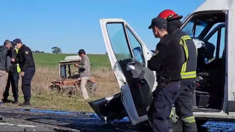 Choque entre una camioneta y un tractor en ruta provincial 7