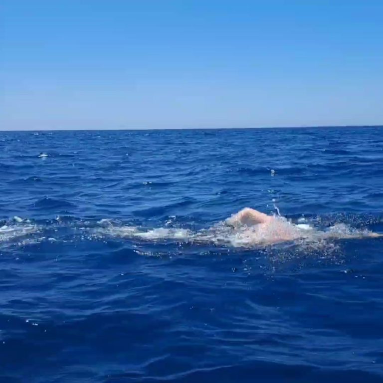 El pampeano Juan Cuadrelli logra un hito en su carrera de nadador de aguas abiertas en una competencia realizada en Italia