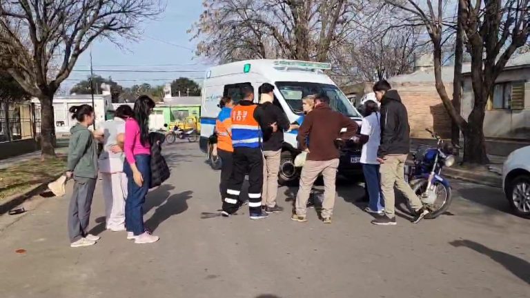 Siniestro vial en Barrio Rucci: Joven motociclista hospitalizado tras colisión