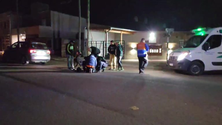 Una mujer con lesiones tras choque entre moto y auto