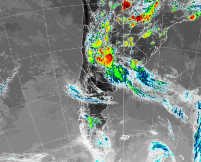 Persiste la alerta naranja por tormentas fuertes sobre el norte pampeano para la madrugada