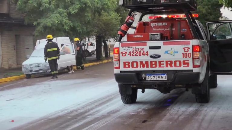Una Fiorino se prendió fuego en calle 24