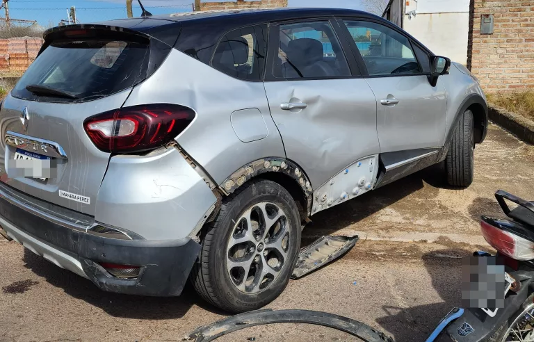 Accidente en calle 40: colisión entre un auto y una moto genera preocupación en la zona