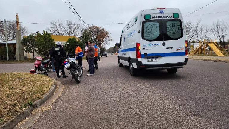 Tras colisión trasladan una pareja de jóvenes con lesiones