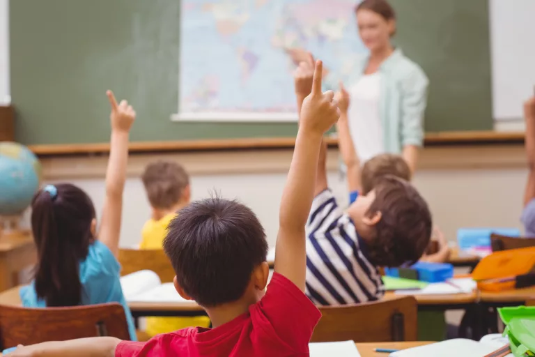 El TIP revoca absolución y condena a padres en General Pico por negarse a escolarizar a su hijo: la presencialidad es obligatoria